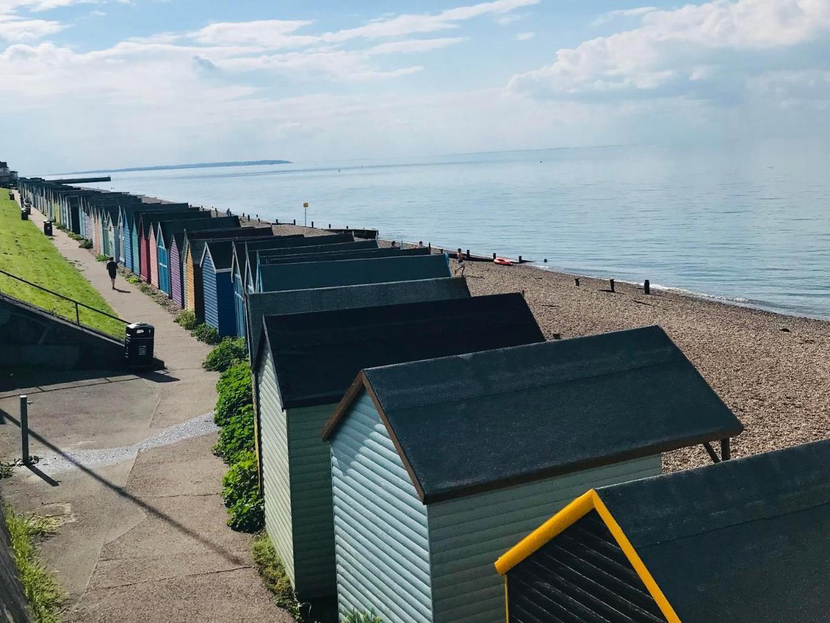 Beautiful Beachfront Retreat With A Stunning Sea View For The Ultimate Escape Away From The Busy World Below Herne Bay Εξωτερικό φωτογραφία
