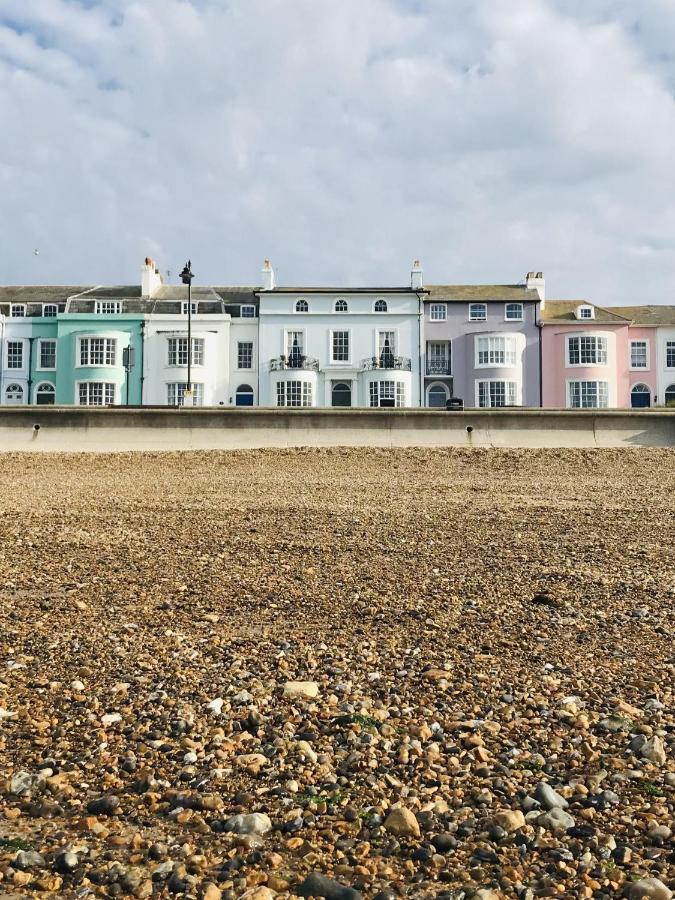Beautiful Beachfront Retreat With A Stunning Sea View For The Ultimate Escape Away From The Busy World Below Herne Bay Εξωτερικό φωτογραφία