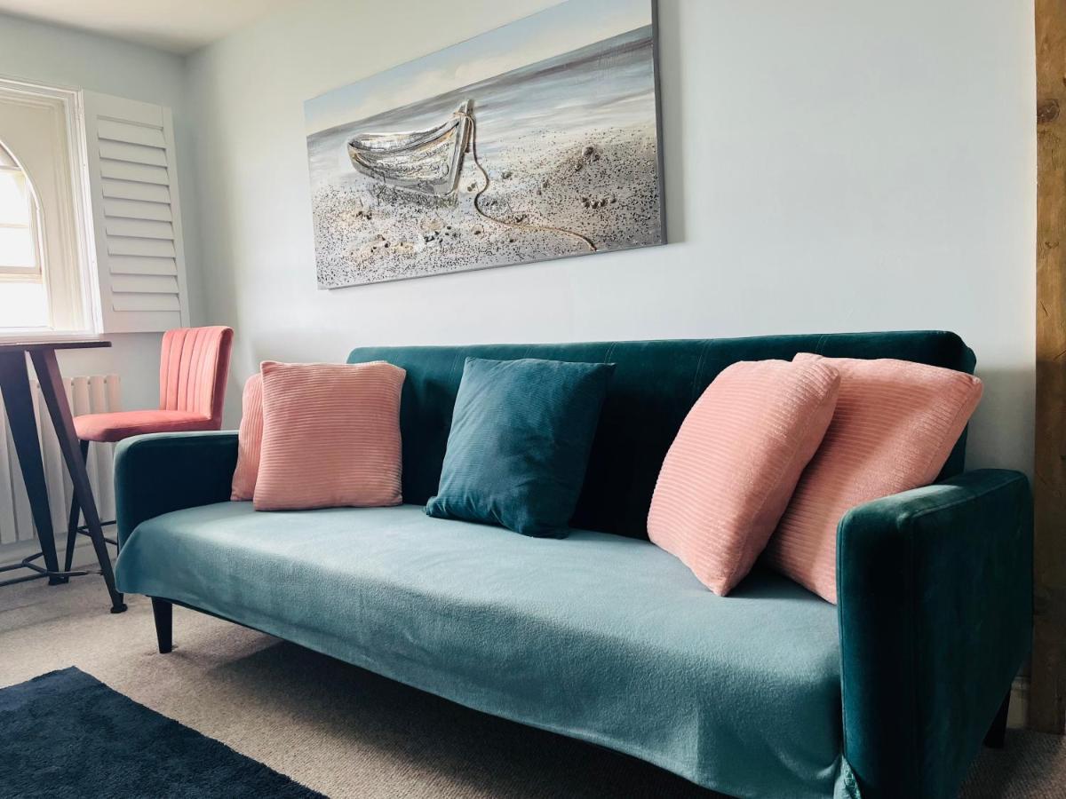 Beautiful Beachfront Retreat With A Stunning Sea View For The Ultimate Escape Away From The Busy World Below Herne Bay Εξωτερικό φωτογραφία
