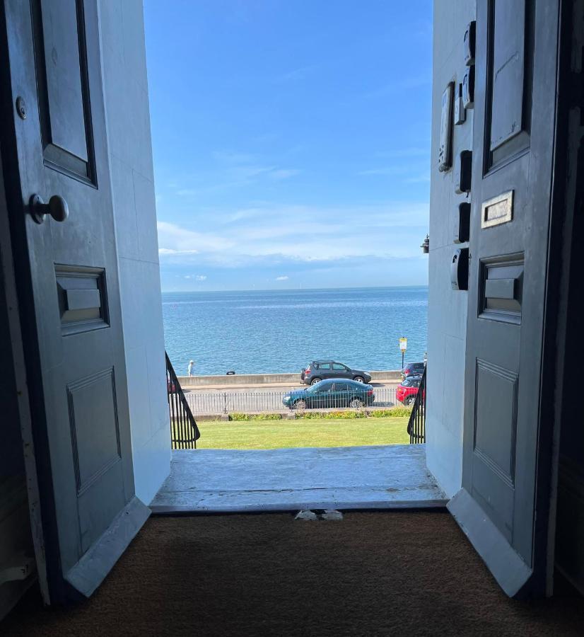 Beautiful Beachfront Retreat With A Stunning Sea View For The Ultimate Escape Away From The Busy World Below Herne Bay Εξωτερικό φωτογραφία